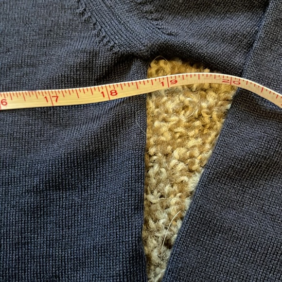 Peter Manning navy V-neck wool sweater size 3 (small) - Picture 4 of 7